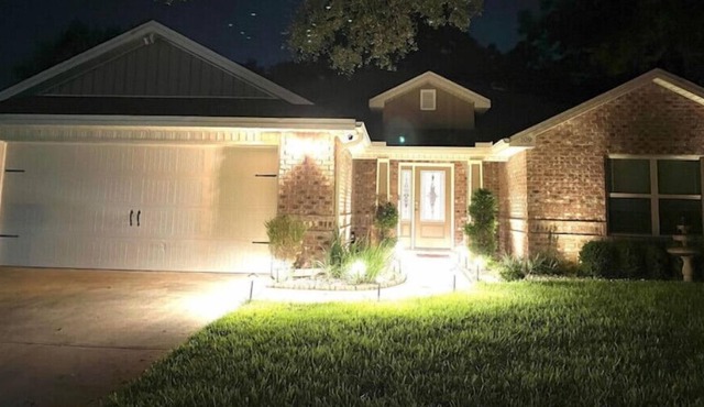 FireThaiFusion 2400sqft 4BD Central Quiet location