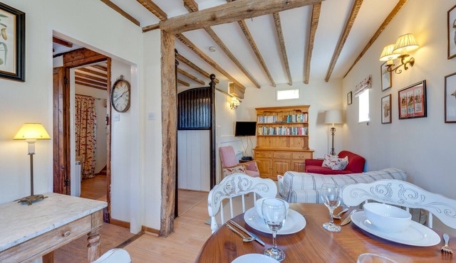 Firs Coach House - Two Bedroom House, Sleeps 3