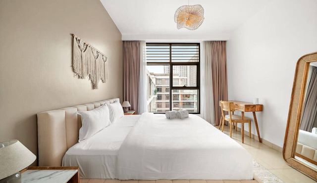 FIRST CLASS | 2BR | Timeless Vibes | Pool View