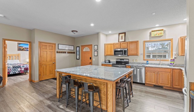 First Class "ARCADE"/18 PERSON/3400 sq ft/10 Bed/Firepit/HUGE kitchen/Fireplace