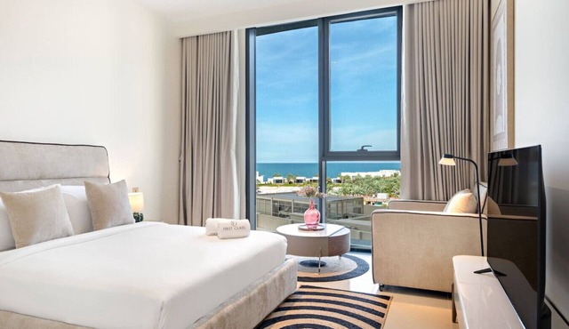 FIRST CLASS | Studio | Premium Coastal Living
