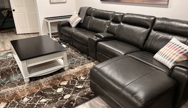 First floor! 2/2 Bed/bath w/ wi-fi! (Newly Renovated 2022! Open floor plan! )