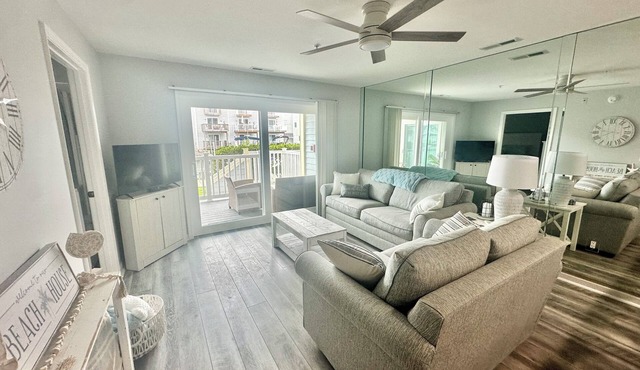 First Floor 3BR/2BA Waterfront Condo w/Pools! Discount and linens for 7 nights!