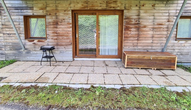 First floor 6/7 people, Self-contained arrival. Skiing and hiking