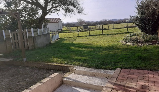 First floor apartment in a country house! 4km from the sea.