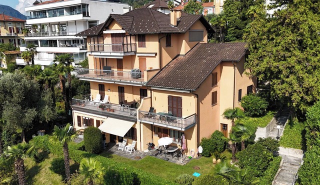 First floor apartment with private garden in small residence above Locarno.