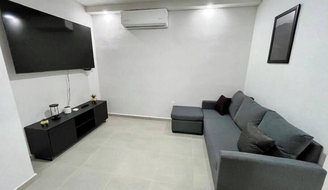 First floor apartment 1 block from the beach, Bule, and Rest.