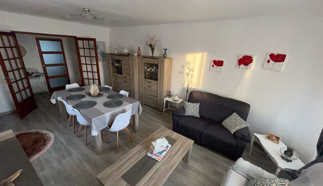 First floor apartment in a villa with terraces and swimming pool