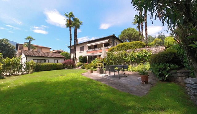 First floor apartment in a two-family house in a sunny location with a large garden