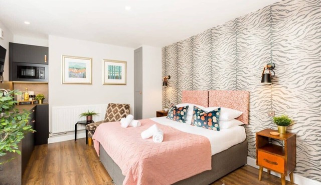 First floor compact studio with kitchenette