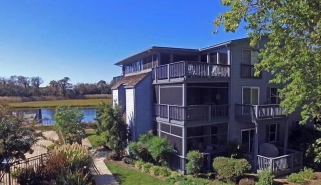 First-Floor Condo: Private Porch, Sun Deck, Pool & Beach Access – No WiFi!
