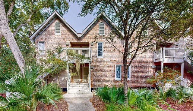 First floor ocean area condo with sunroom/Free WiFi - close to the beach/park