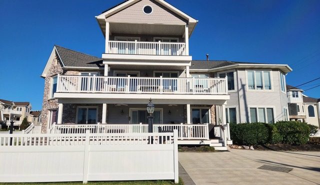 First floor of Brigantine shore home-10 min to Atlantic City!