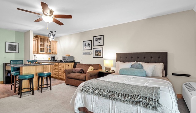 First Floor Pet Friendly Queen Suite with Single Pull-out