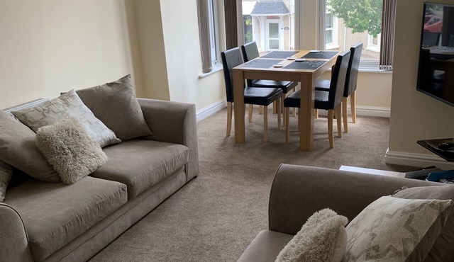 First floor, recently renovated central Llandudno apartment