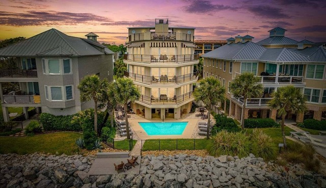 First Floor, Oceanfront Condo, Concierge Service!