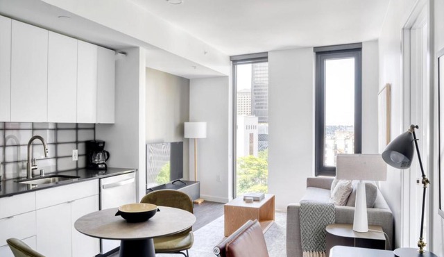 First Hill 1BR w Gym Coworking SEA-452