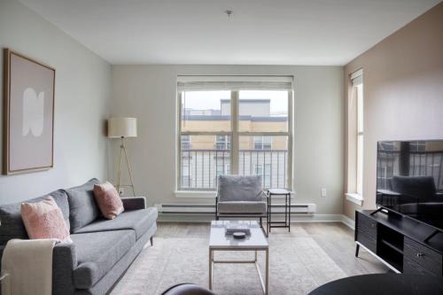 First Hill 1br w gym lounge rooftop SEA-695