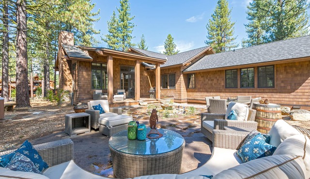 First Light By Tahoe Getaways - Luxury 3BR w Hot Tub & Yard in Grays Crossing