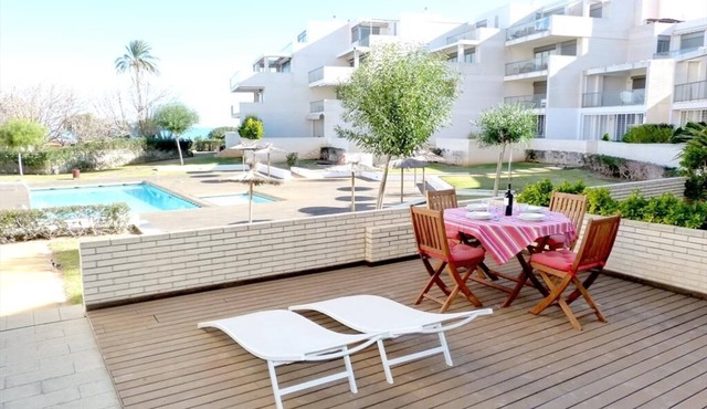 FIRST LINE BEACH APARTMENT WITH SEA VIEWS. WIFI.