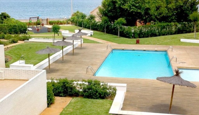 FIRST LINE BEACH APARTMENT WITH SEA VIEWS. WIFI.