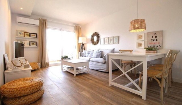 FIRST LINE BEACH APARTMENT WITH SEA VIEWS. WIFI.