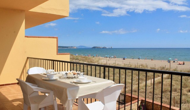 First line beach apartment with front sea vue - Pals beach (DU 3H 317)