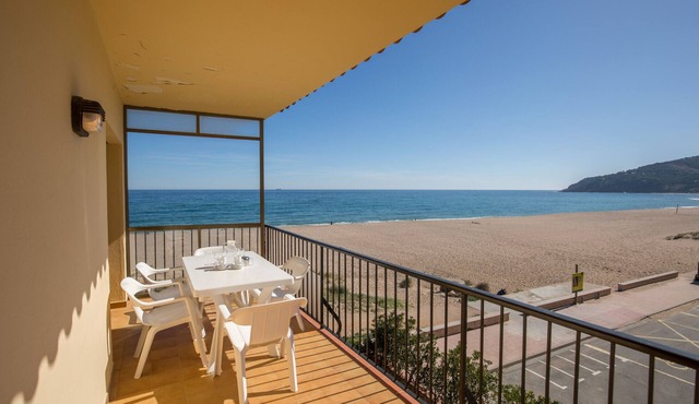 First line beach apartment with front sea vue - Pals beach (DU 3H 319)