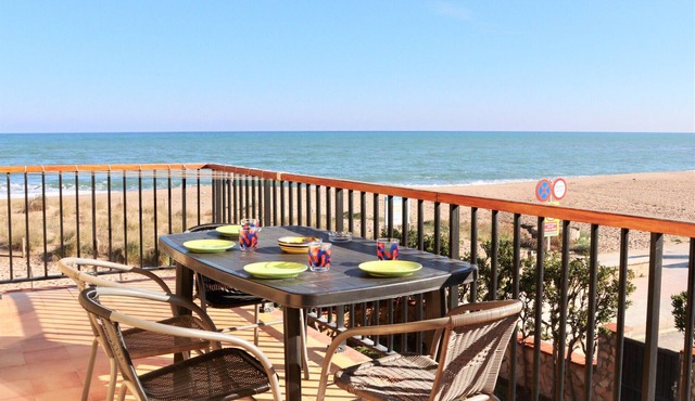First line beach apartment with front sea vue - Pals beach (DU 3H 318)