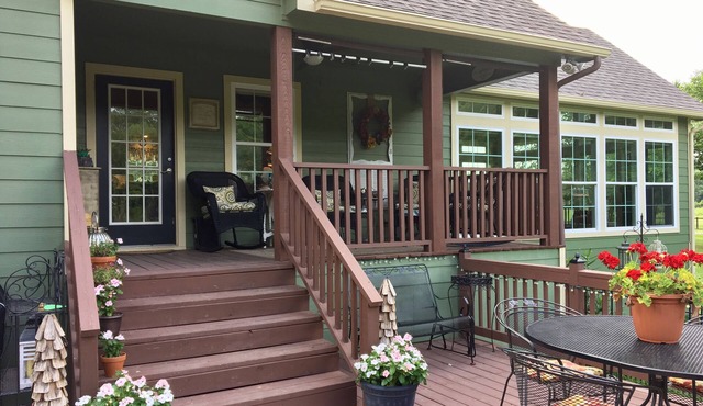 First Monday Trade Days, spa, fire pit, grill on a 600 SF covered party deck.