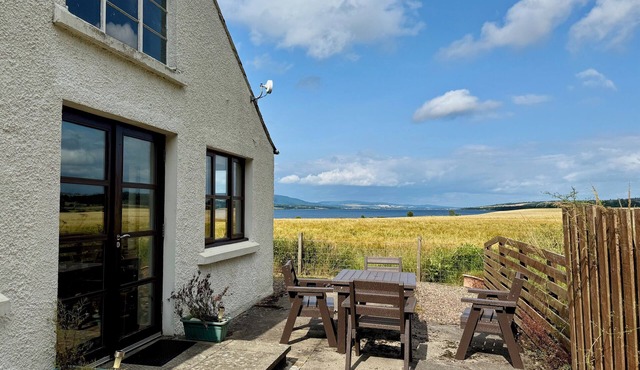 Firth Cottage - stunning views in a peaceful but convenient location