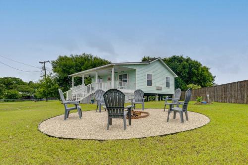 Fish and Boat Home with Spacious Yard in Seadrift