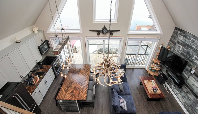 Fish and relax in a new Waterfront four-season cottage 1 hour east of Whitby!