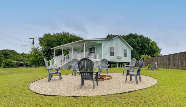 Fish & Boat: Home w/Spacious Yard in Seadrift