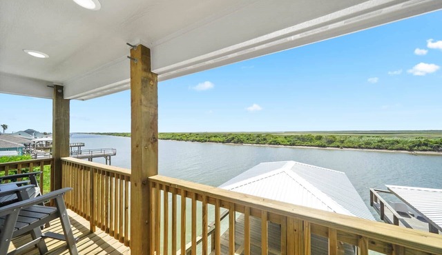 Fish Camp sits on the Colorado River w/pier