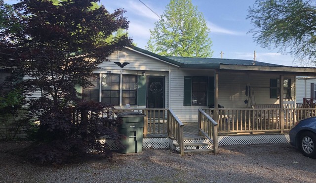 Fish cleaning station, screened porch, covered front porch, fire pit, 3 BR