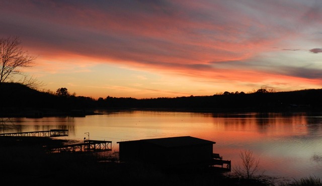 Fish Eagle Loft ~ On the Lake ~ Beautiful Views~Great Fishing~Wildlife Abounds