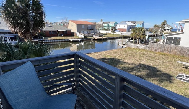 Fish, Grill, Relax |Gulf Breeze Fish Camp |2BR Canal Front Home |Close to Pensacola & Navarre Beach