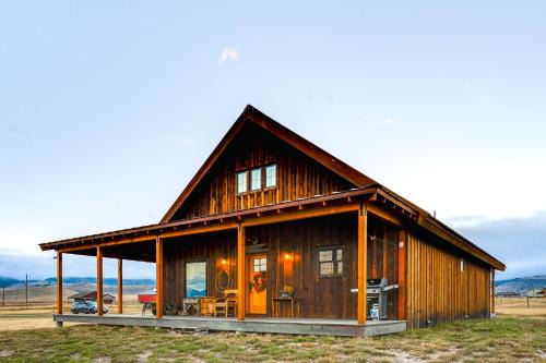 Fish, Hike and Explore! Ennis Cabin - 13 Mi to Town