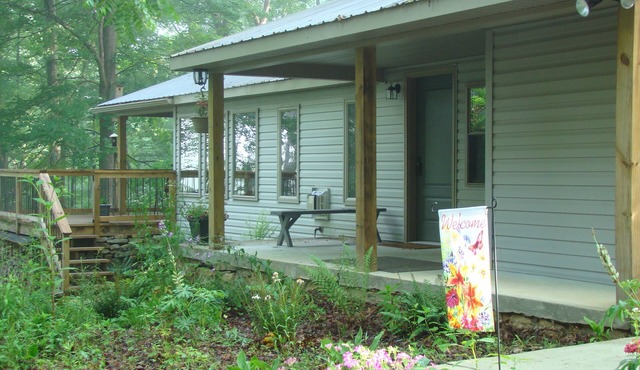 Fish, hike, bird watch, Spring flowers - 5 Star Reviews - unplugged & private