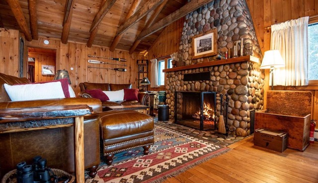 Fish Hook Cove on Lake Superior. Enjoy Grand Marais, Lutsen & the North Shore!