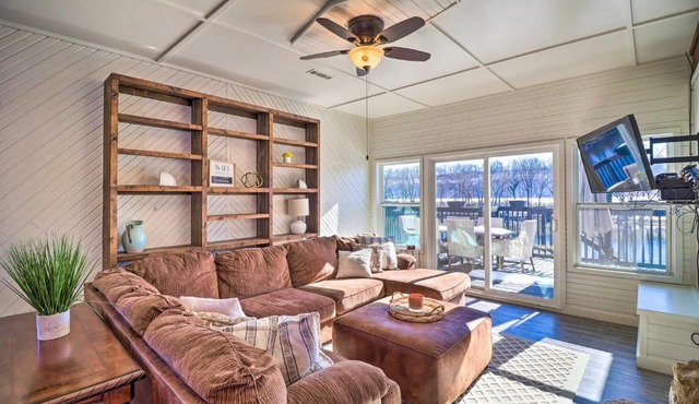 Fish House with Deck, Fire Pit and River Views