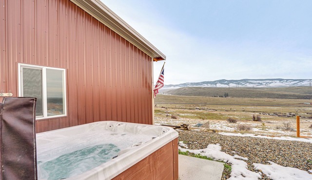 Fish, Hunt & Explore! Rodeo City Home w/Hot Tub