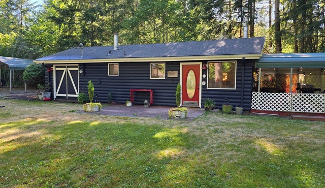 Fish, kayak or relax at a riverfront cabin in the woods of Rainier, Washington!