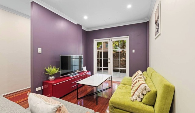 Fish Market 2BR Stylish House -10 mins Walk