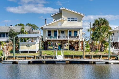 Fish & Paddle: Home Near Shell Point Beach!