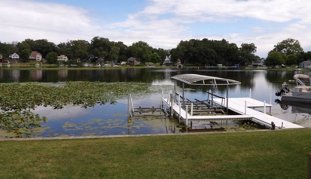 Fish, Ski, Kayak, & Relax at Gram's Cottage on Lake Webster
