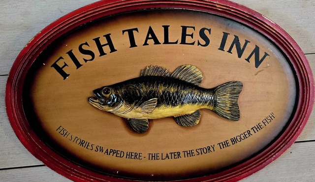Fish Tales Inn - nElegant Lakeside Whimsy