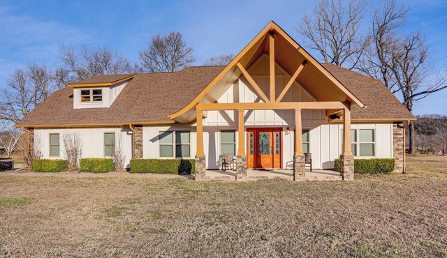 Fish the White River! Sleek Family Home in Flippin