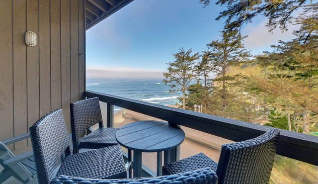 Fish & Whale Watch: Otter Rock Gem w/Beach Access